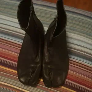 Maison Martin Margiela | Shoes | Margiela Tabi Black Leather  display picture 3